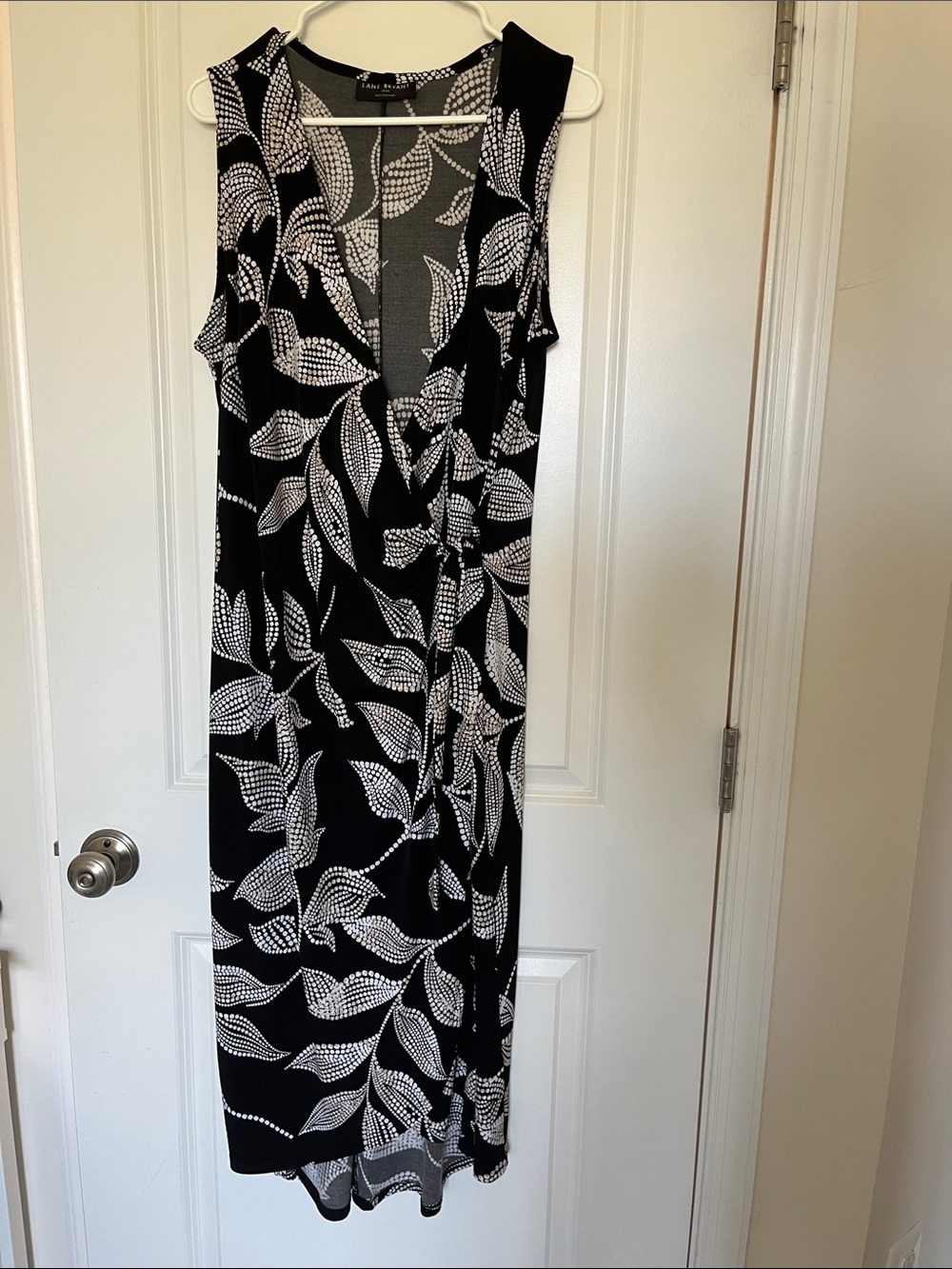 Lane Bryant - Black and White Leaf-Print Sleeveless Maxi Wrap Dress size 14-16